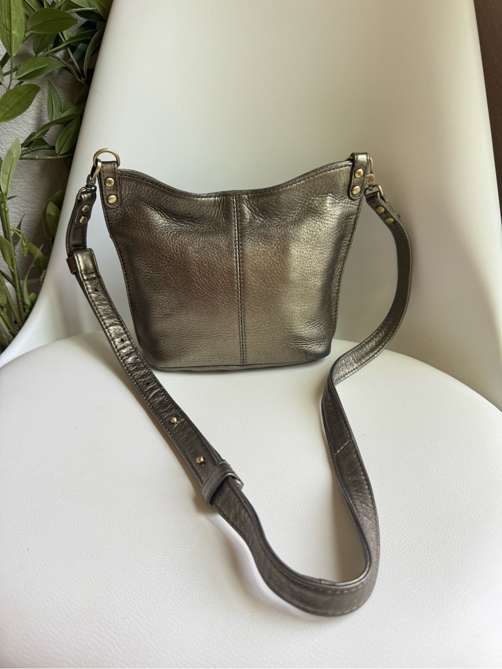 HOBO International Metallic Bronze Leather Crossbody Bag Small Pewter Y2K Purse